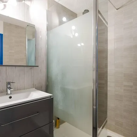 Avec Terrasse, Animaux Admis, Pour 4 Personnes - Fr-1-409a-33 Appartement Gruissan