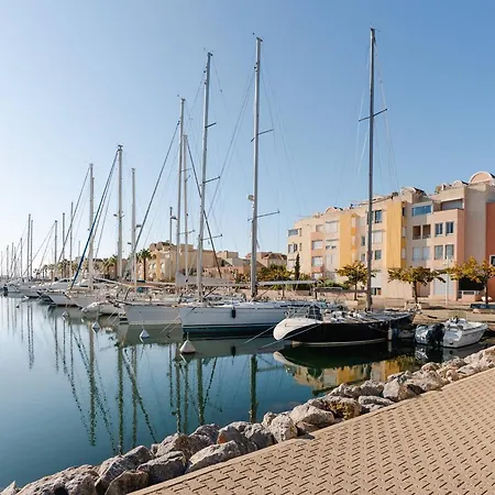 Avec Terrasse, Animaux Admis, Pour 4 Personnes - Fr-1-409a-33 Gruissan